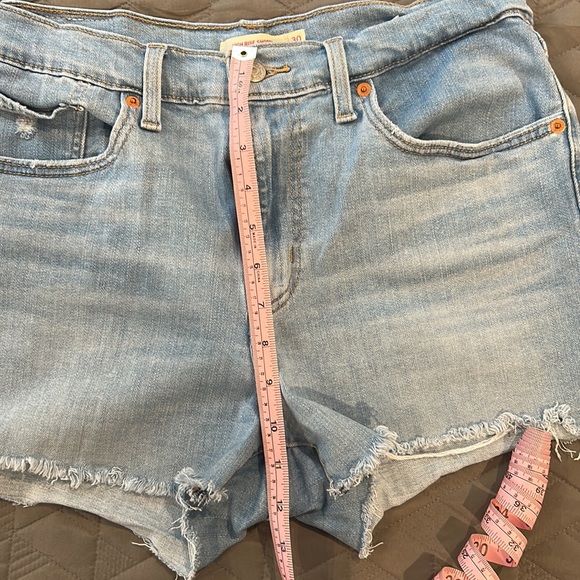 Levi’s high Rise Shorts - Picture 4 of 4